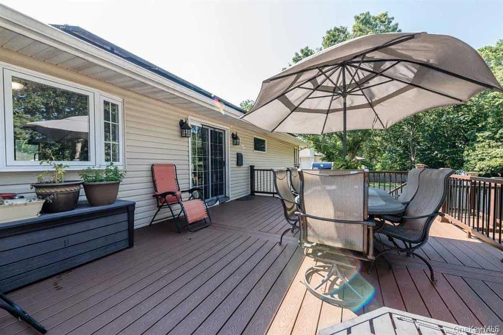 16 Maryanne ave, Port Jefferson Station, NY 11776