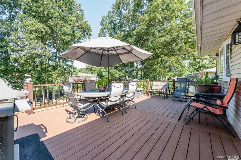 16 Maryanne ave, Port Jefferson Station, NY 11776