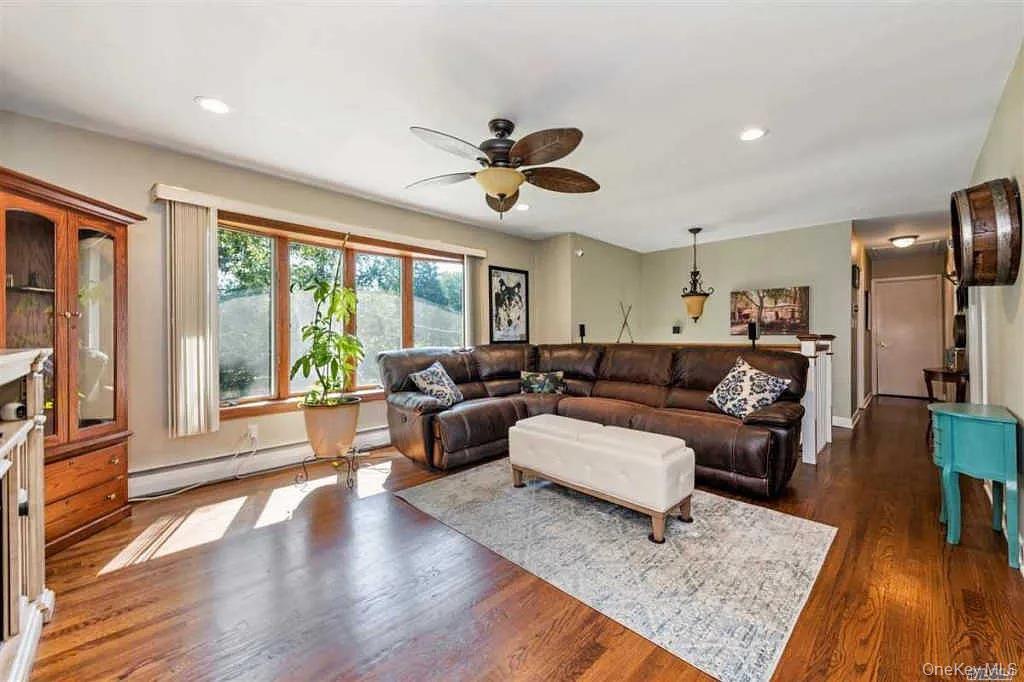 16 Maryanne ave, Port Jefferson Station, NY 11776