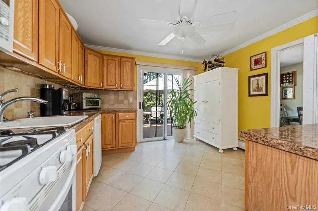 16 Maryanne ave, Port Jefferson Station, NY 11776