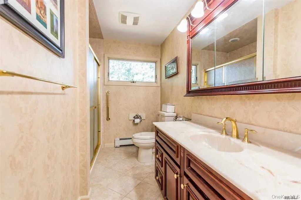 16 Maryanne ave, Port Jefferson Station, NY 11776