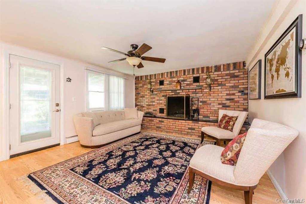 16 Maryanne ave, Port Jefferson Station, NY 11776