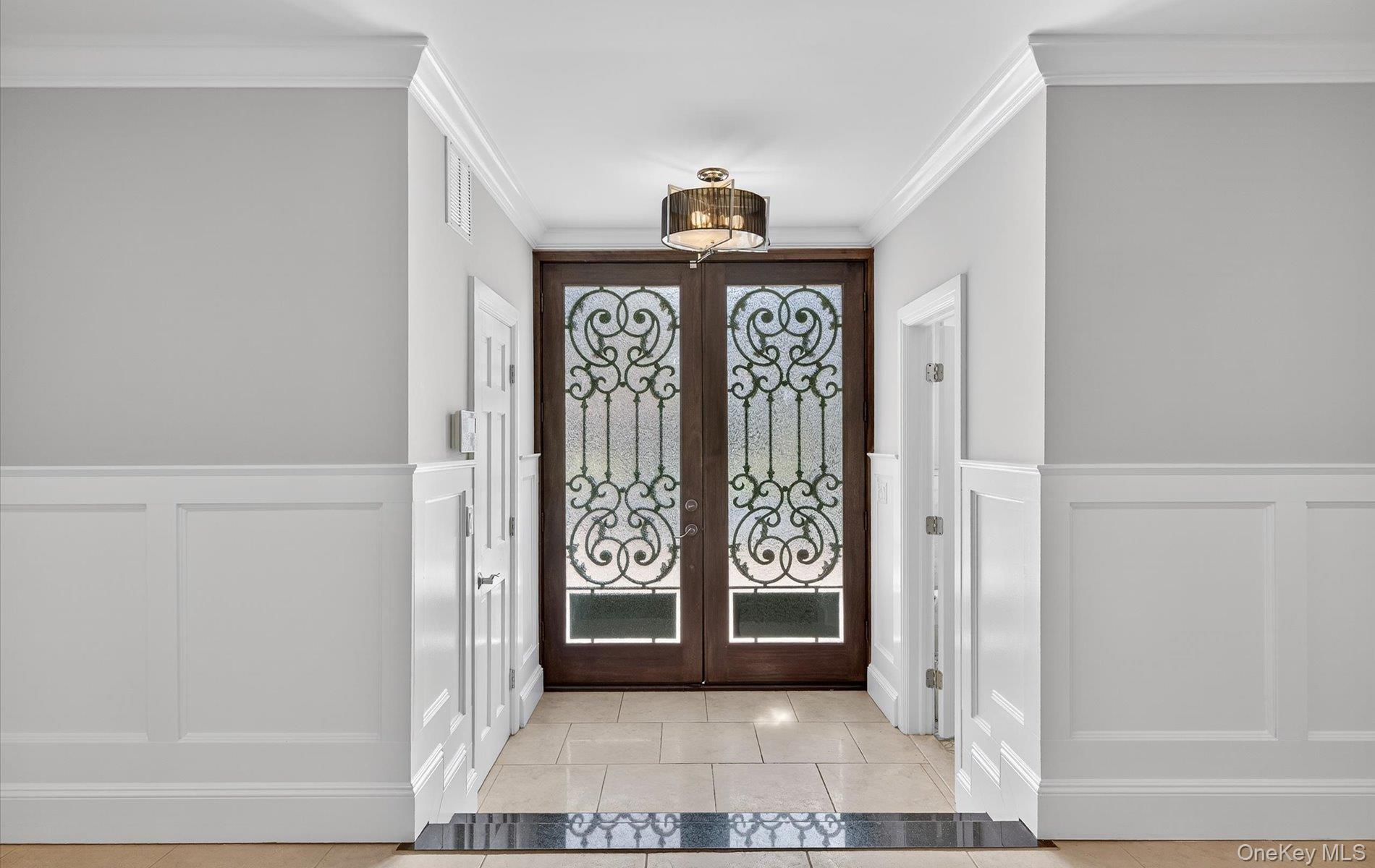 182 Yukon Drive, Woodbury, NY 11797