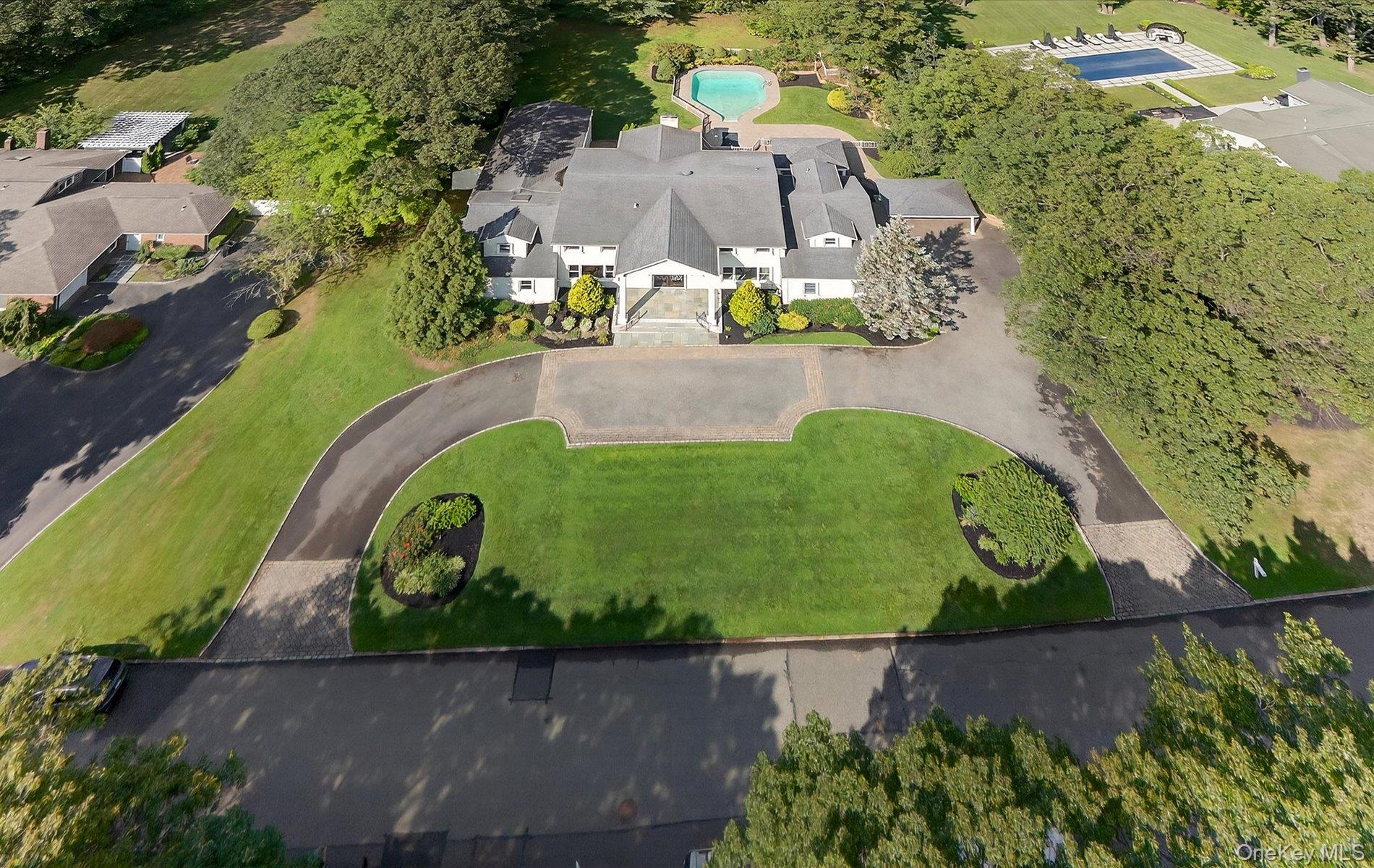 182 Yukon Drive, Woodbury, NY 11797