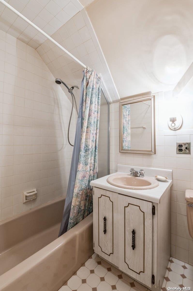 73-48 193 Street, Fresh Meadows, NY 11366