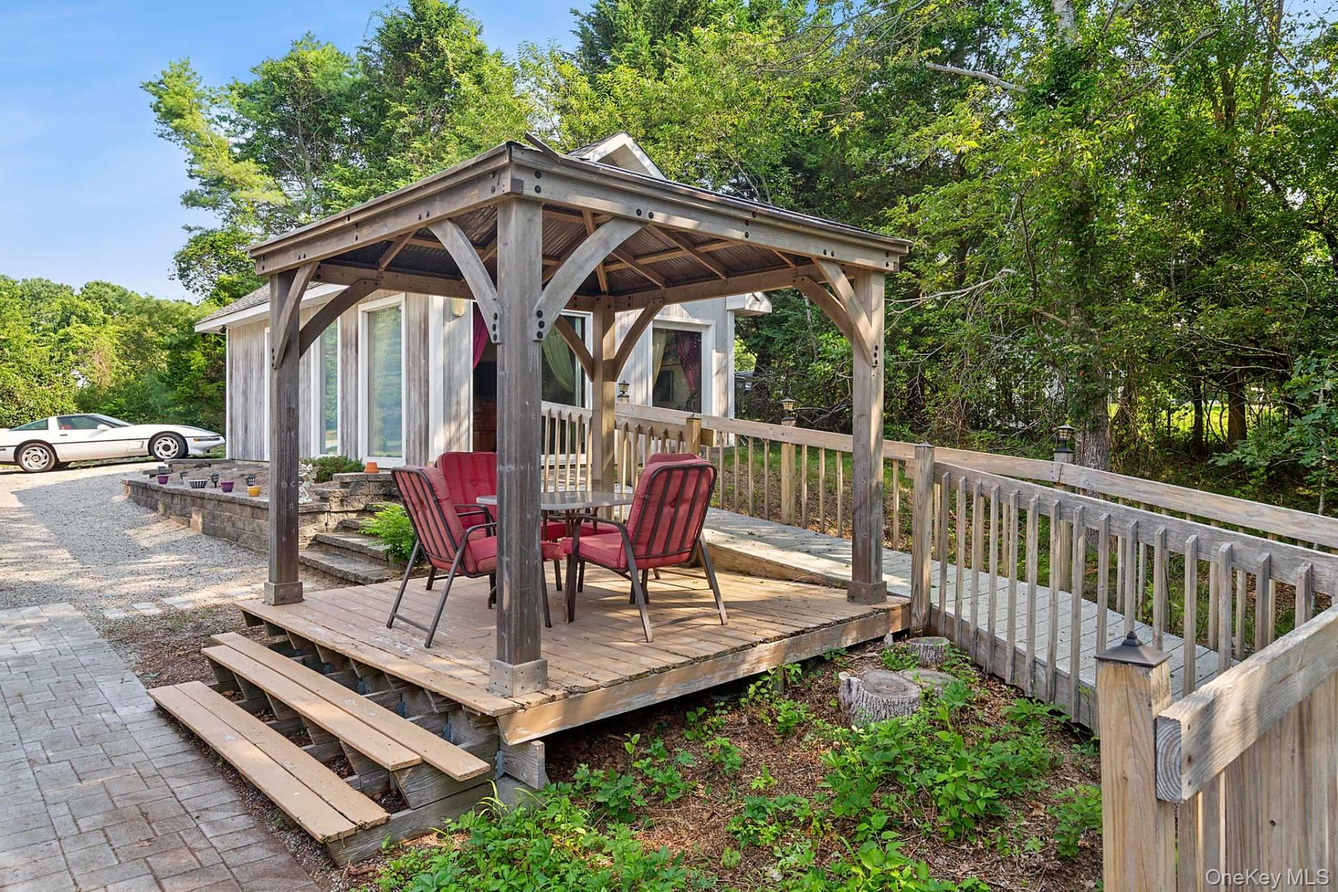 76 Blackwatch Court, Southampton, NY 11968