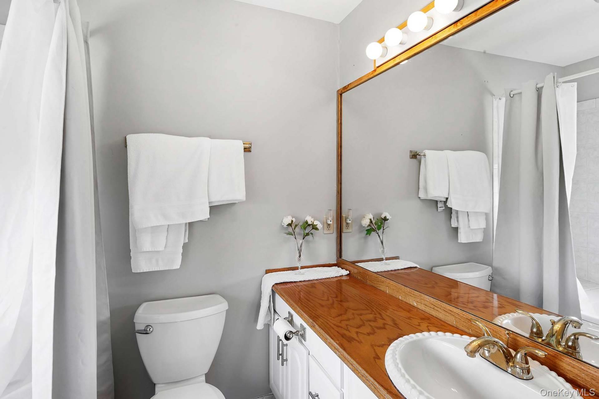 76 Blackwatch Court, Southampton, NY 11968