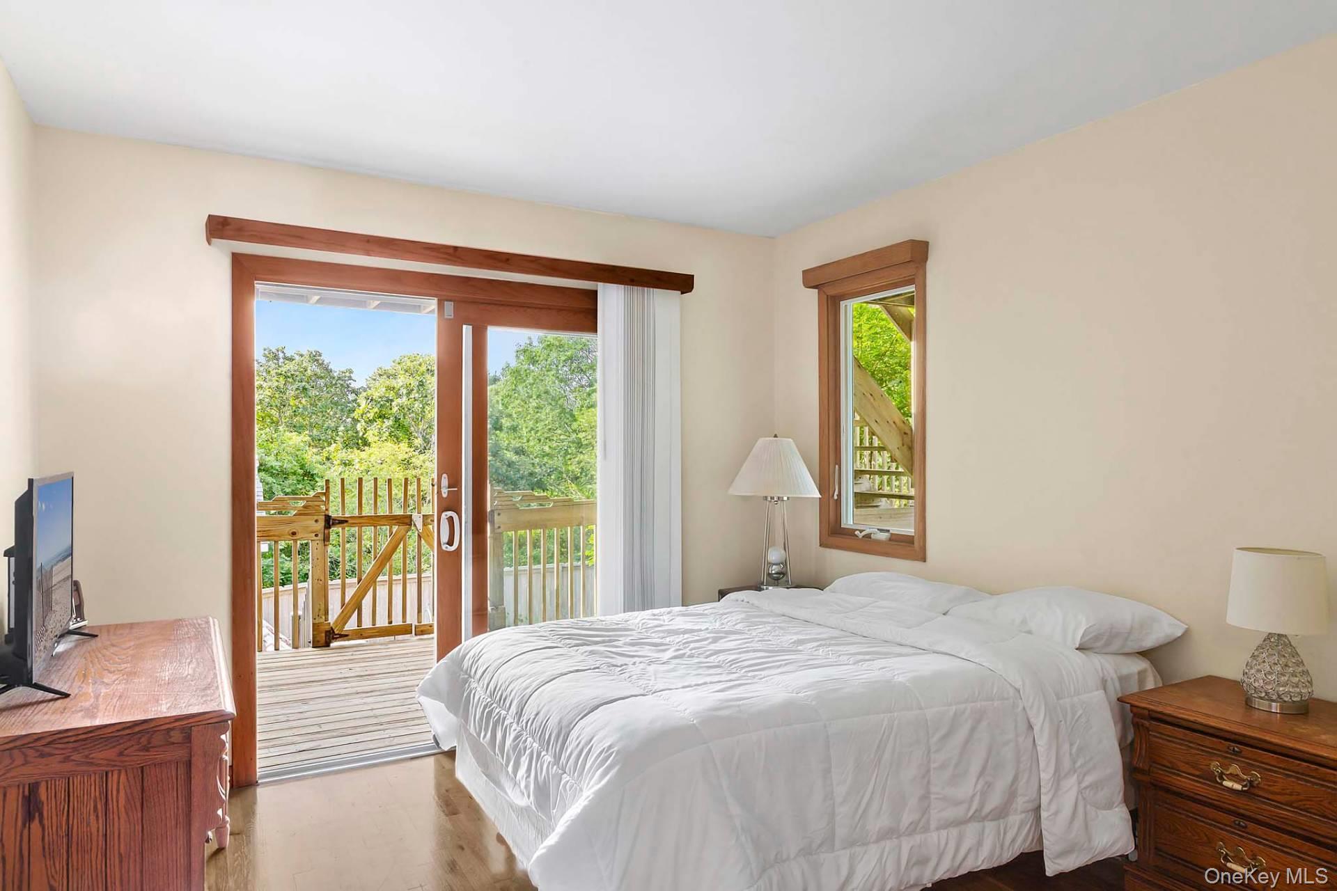 76 Blackwatch Court, Southampton, NY 11968