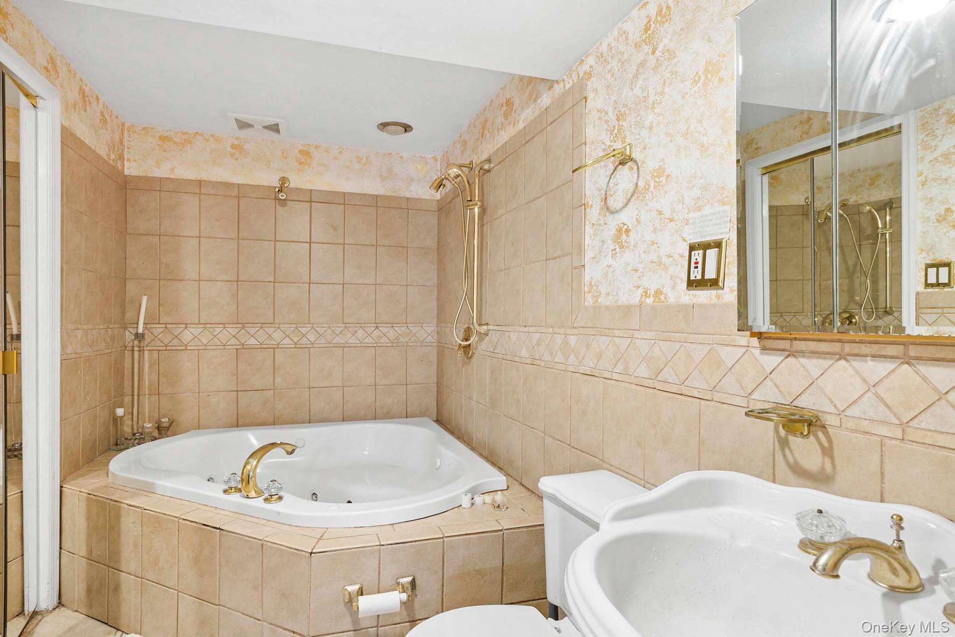 76 Blackwatch Court, Southampton, NY 11968