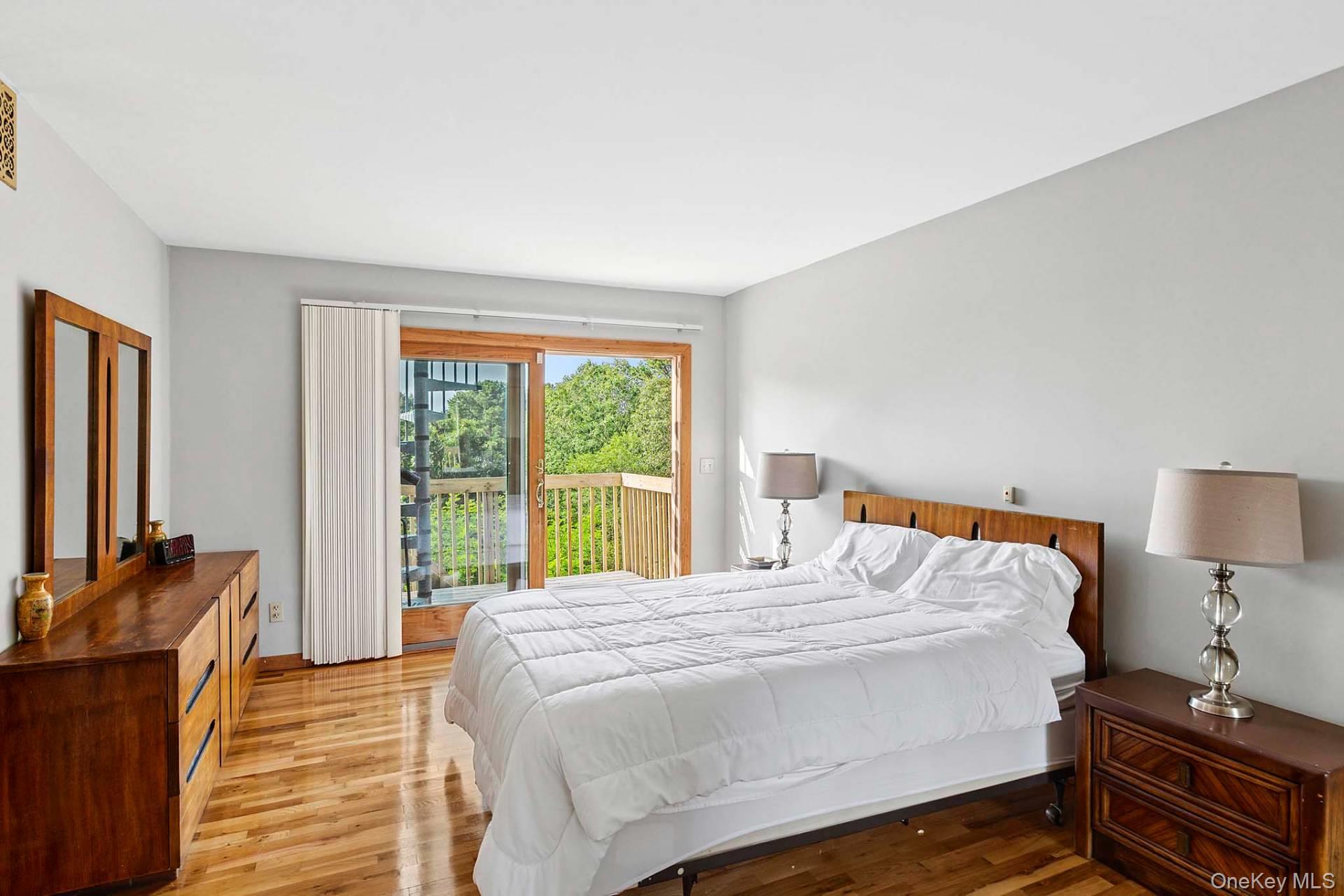 76 Blackwatch Court, Southampton, NY 11968