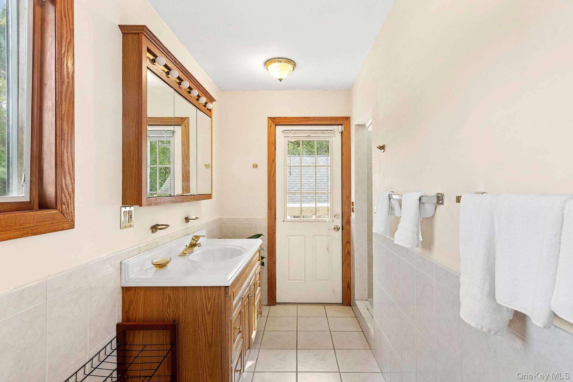 76 Blackwatch Court, Southampton, NY 11968