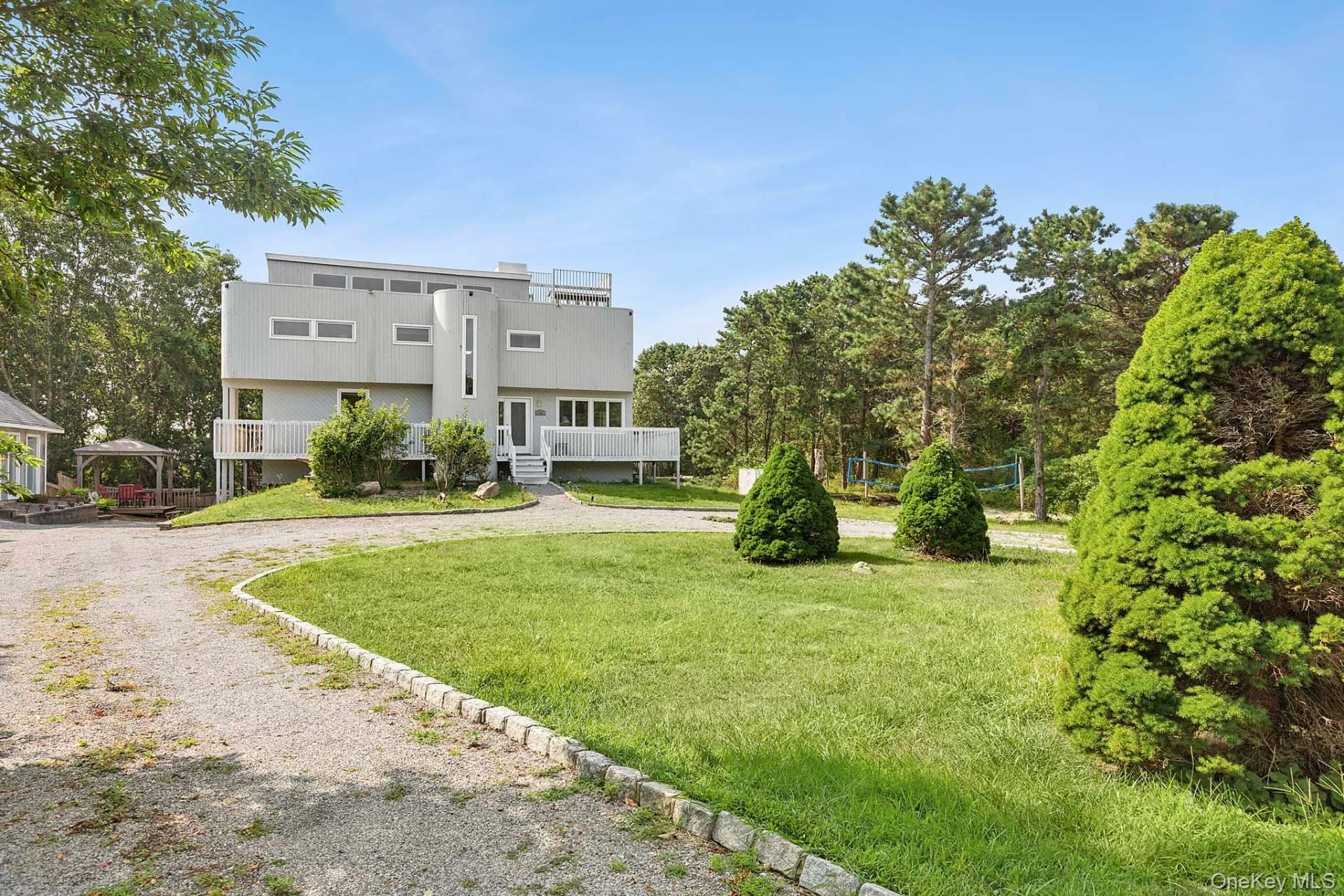 76 Blackwatch Court, Southampton, NY 11968