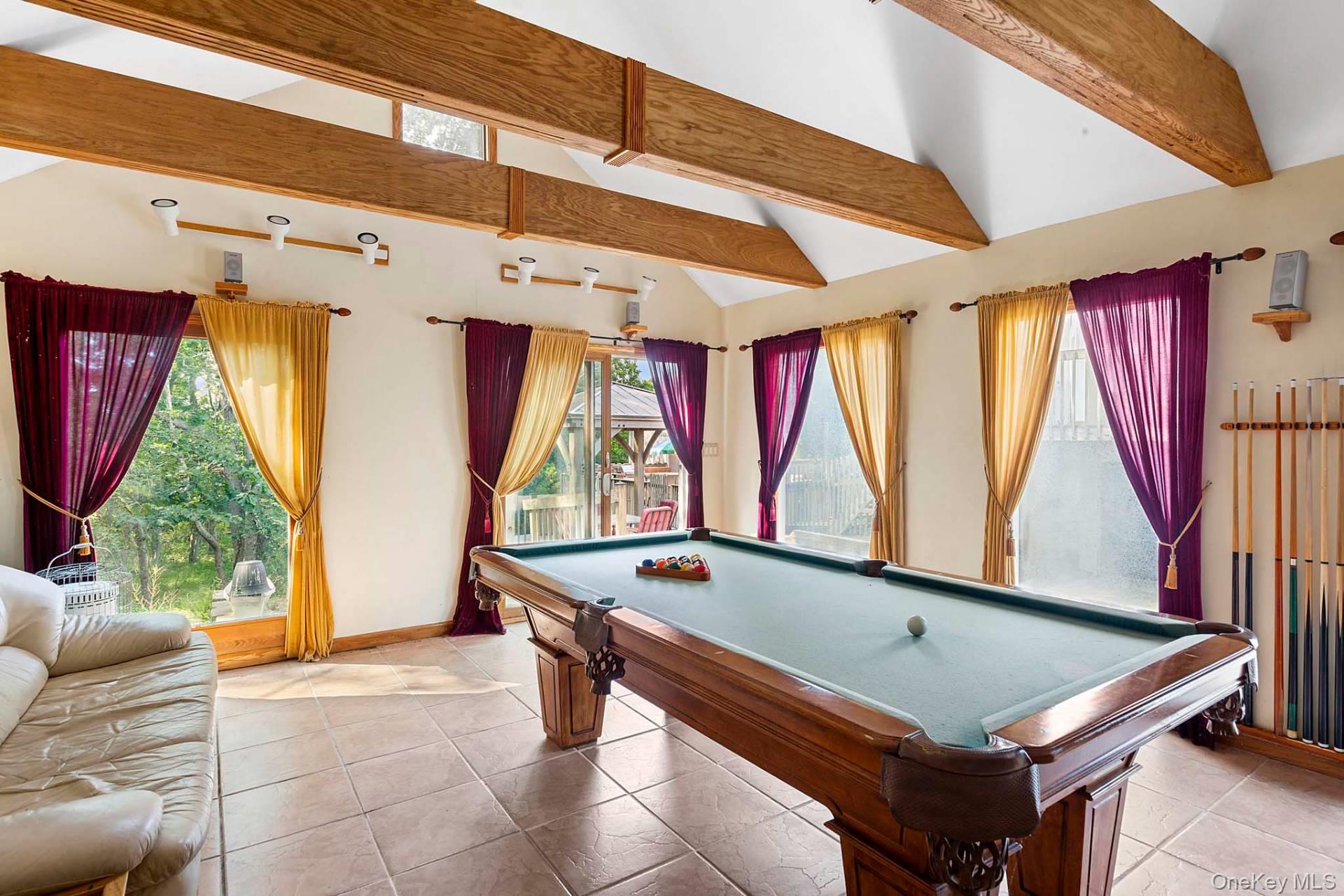 76 Blackwatch Court, Southampton, NY 11968