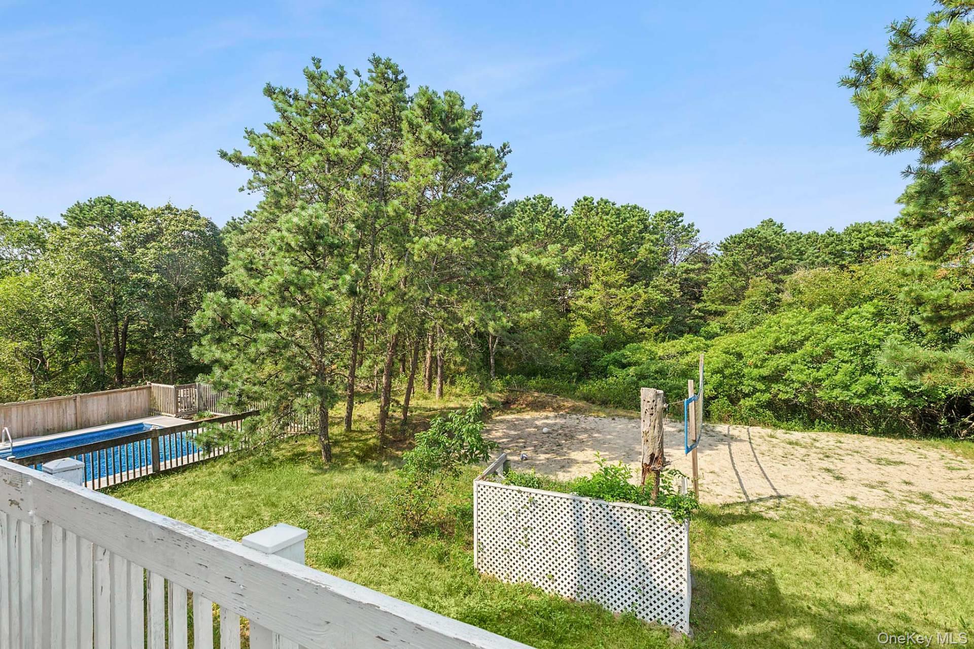 76 Blackwatch Court, Southampton, NY 11968