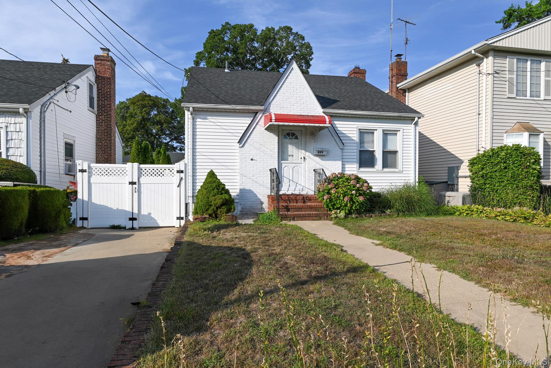 899 Adams Avenue, Franklin Square, NY 11010