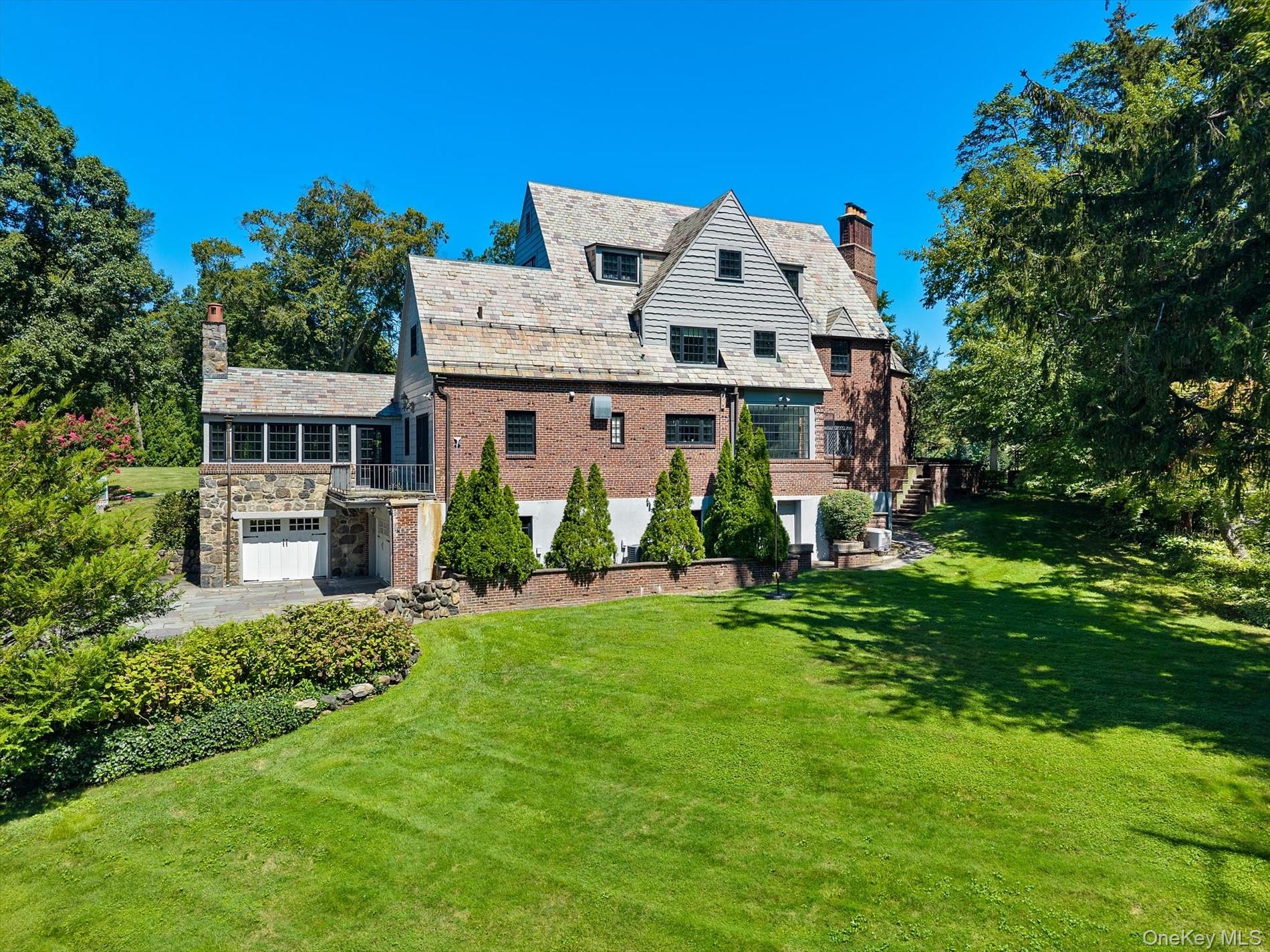 32 Wildwood Drive, Great Neck, NY 11024