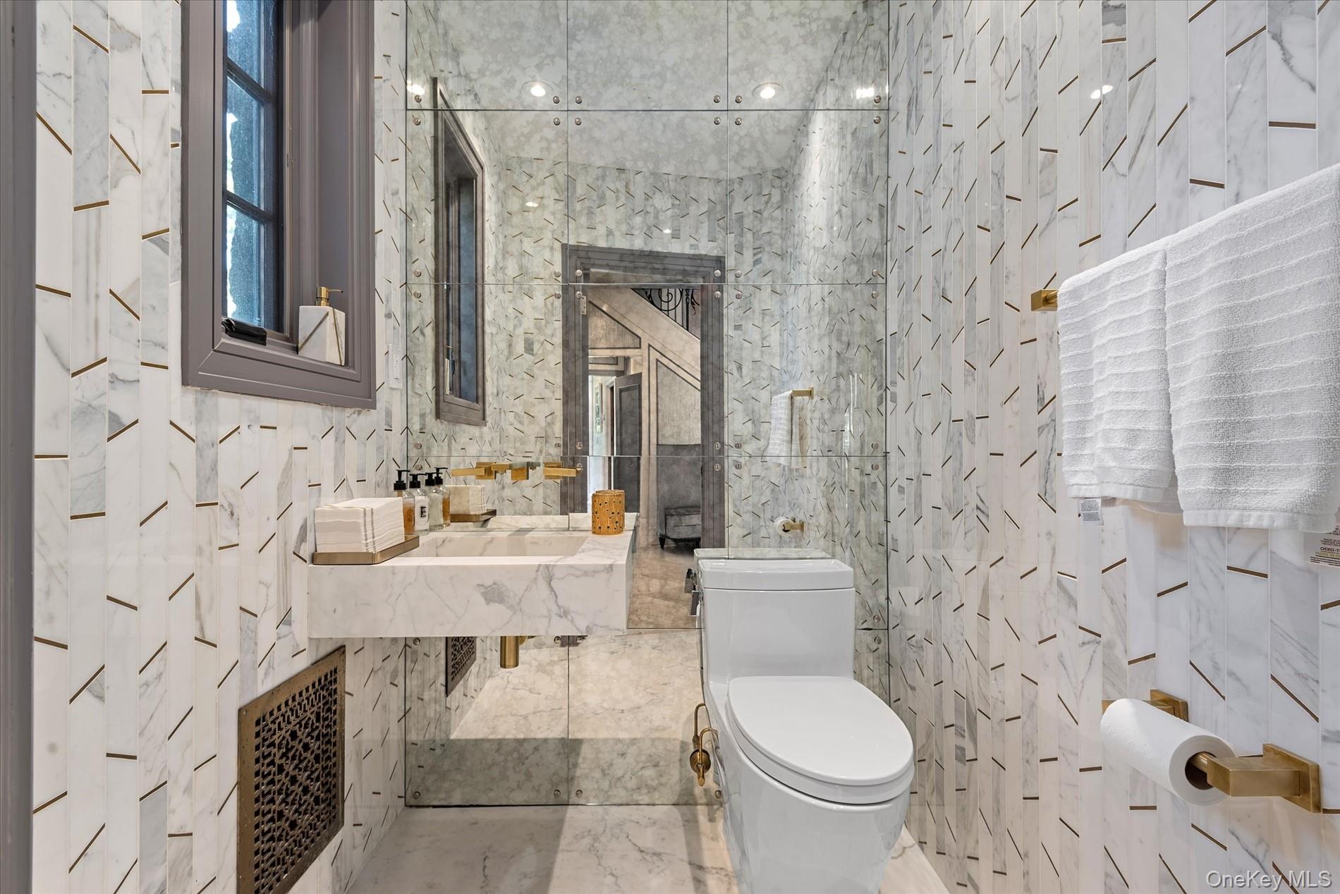 32 Wildwood Drive, Great Neck, NY 11024