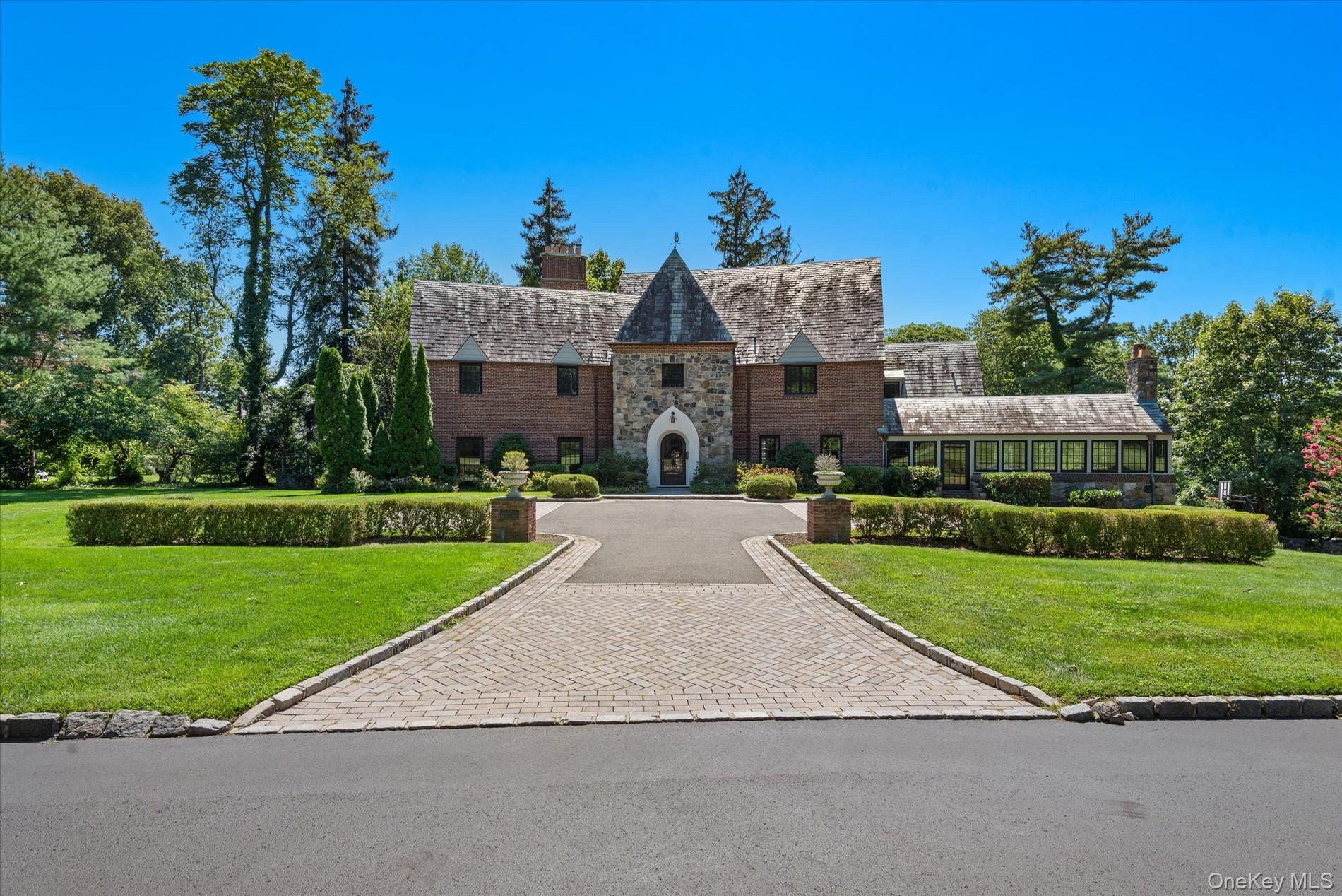 32 Wildwood Drive, Great Neck, NY 11024