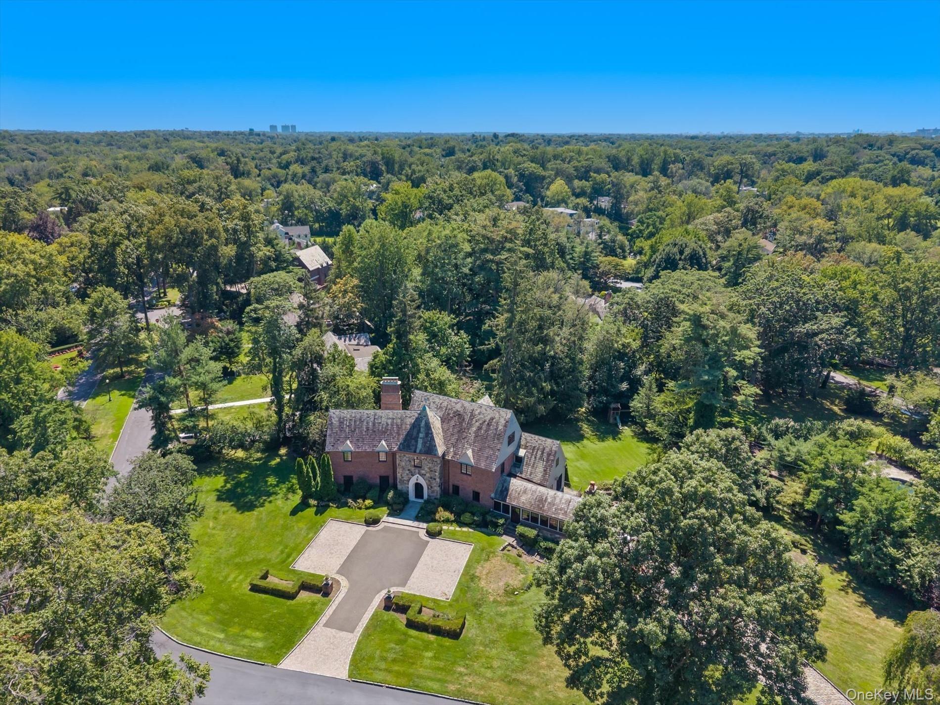 32 Wildwood Drive, Great Neck, NY 11024