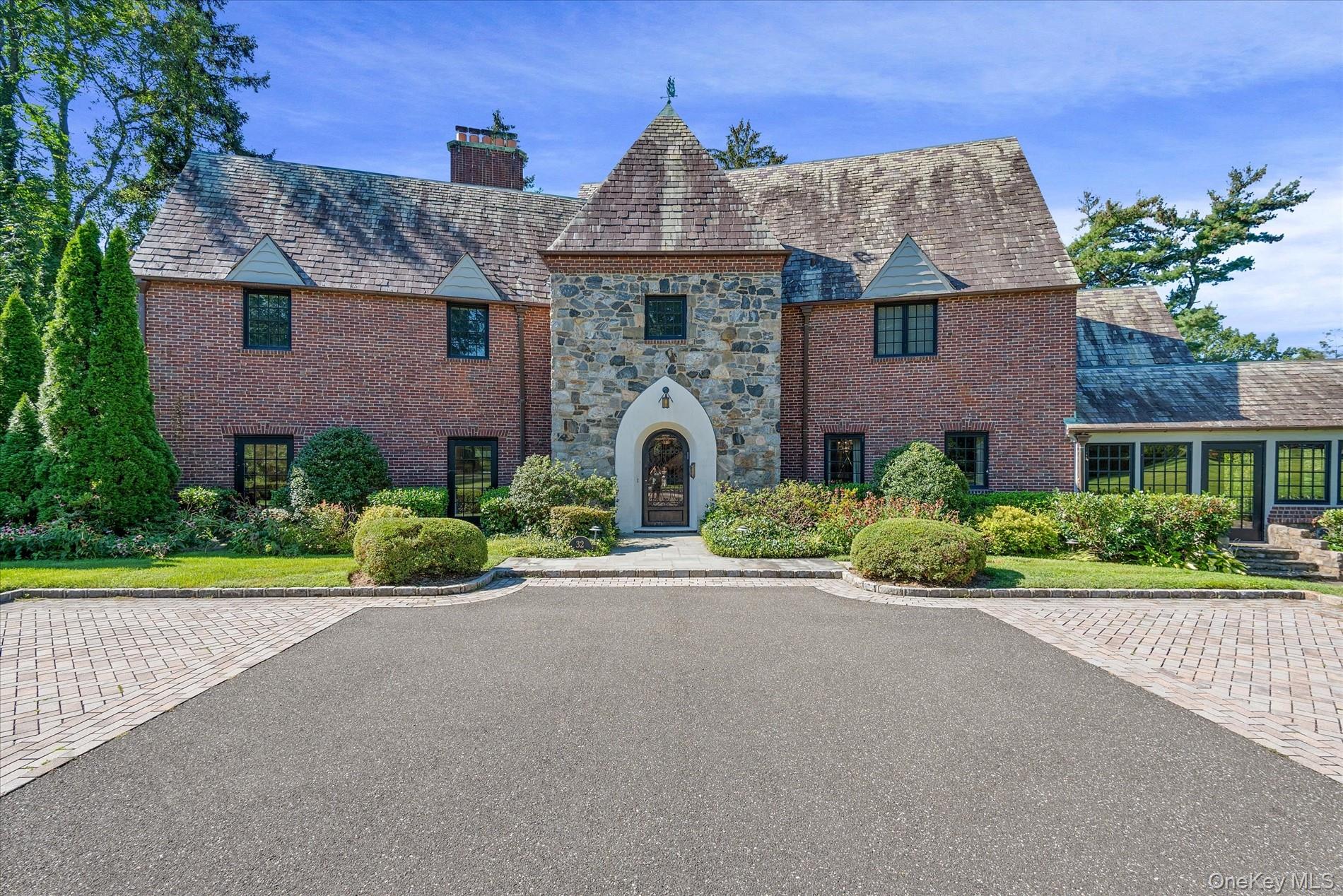 32 Wildwood Drive, Great Neck, NY 11024