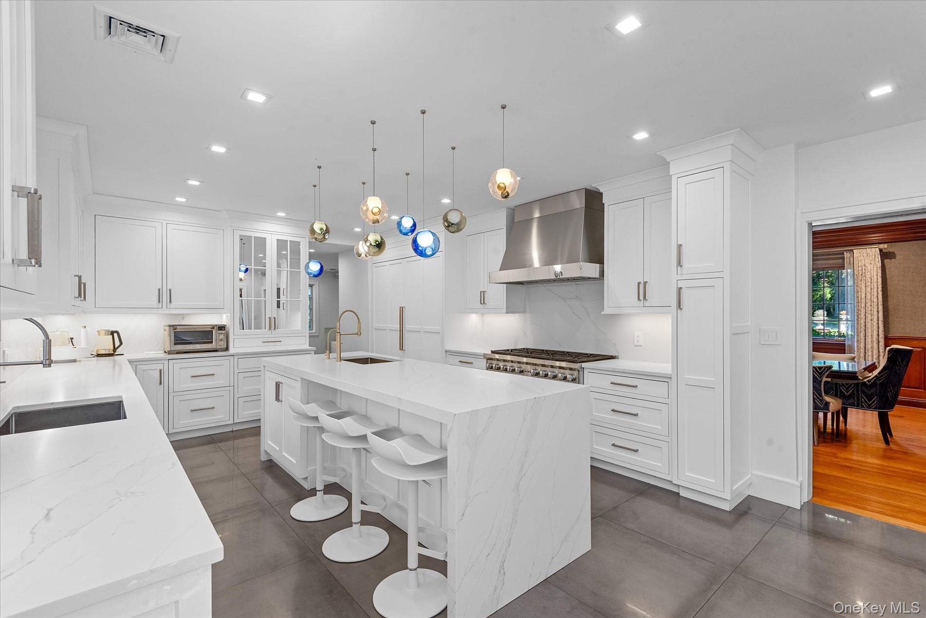 32 Wildwood Drive, Great Neck, NY 11024