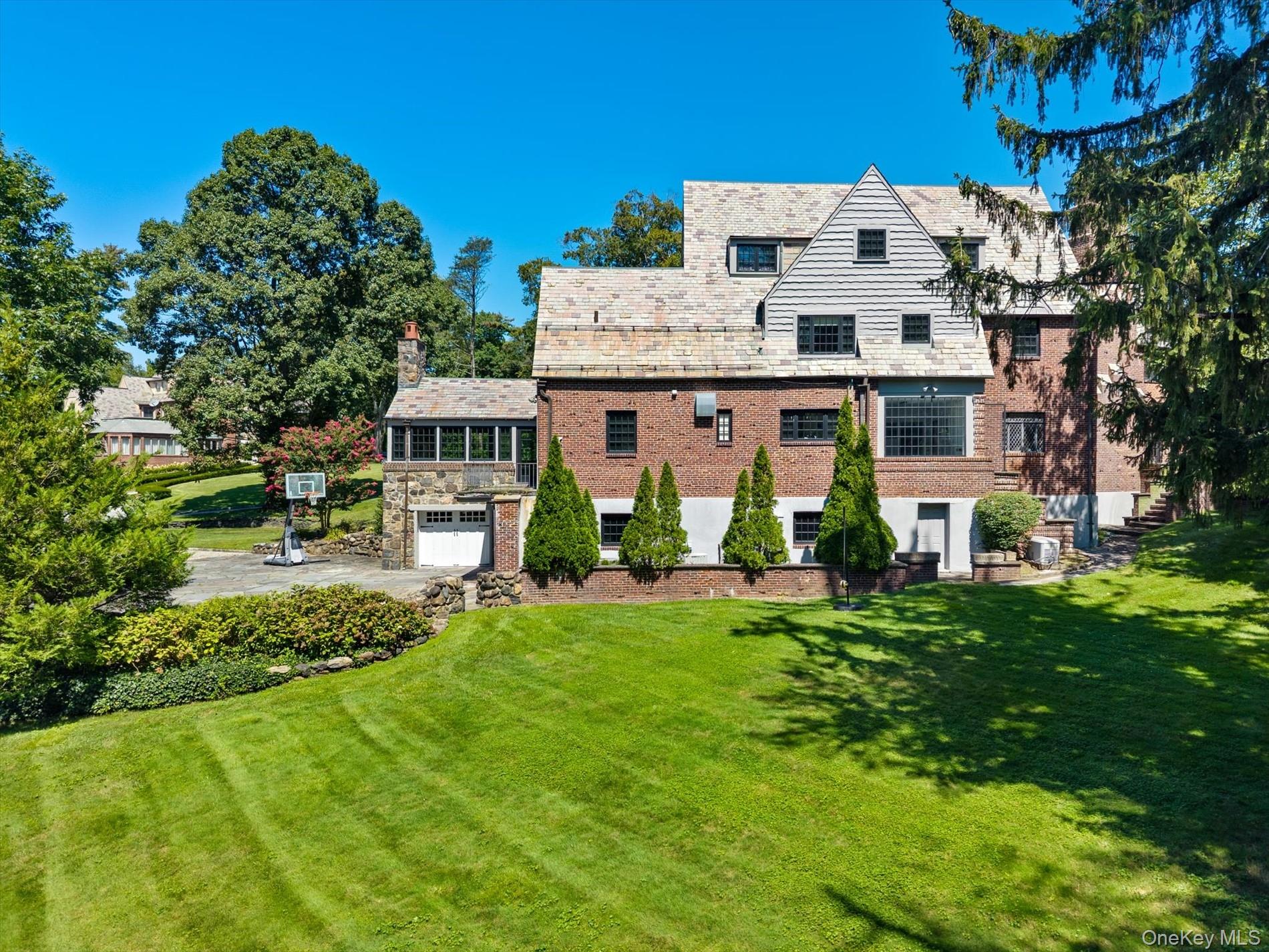 32 Wildwood Drive, Great Neck, NY 11024