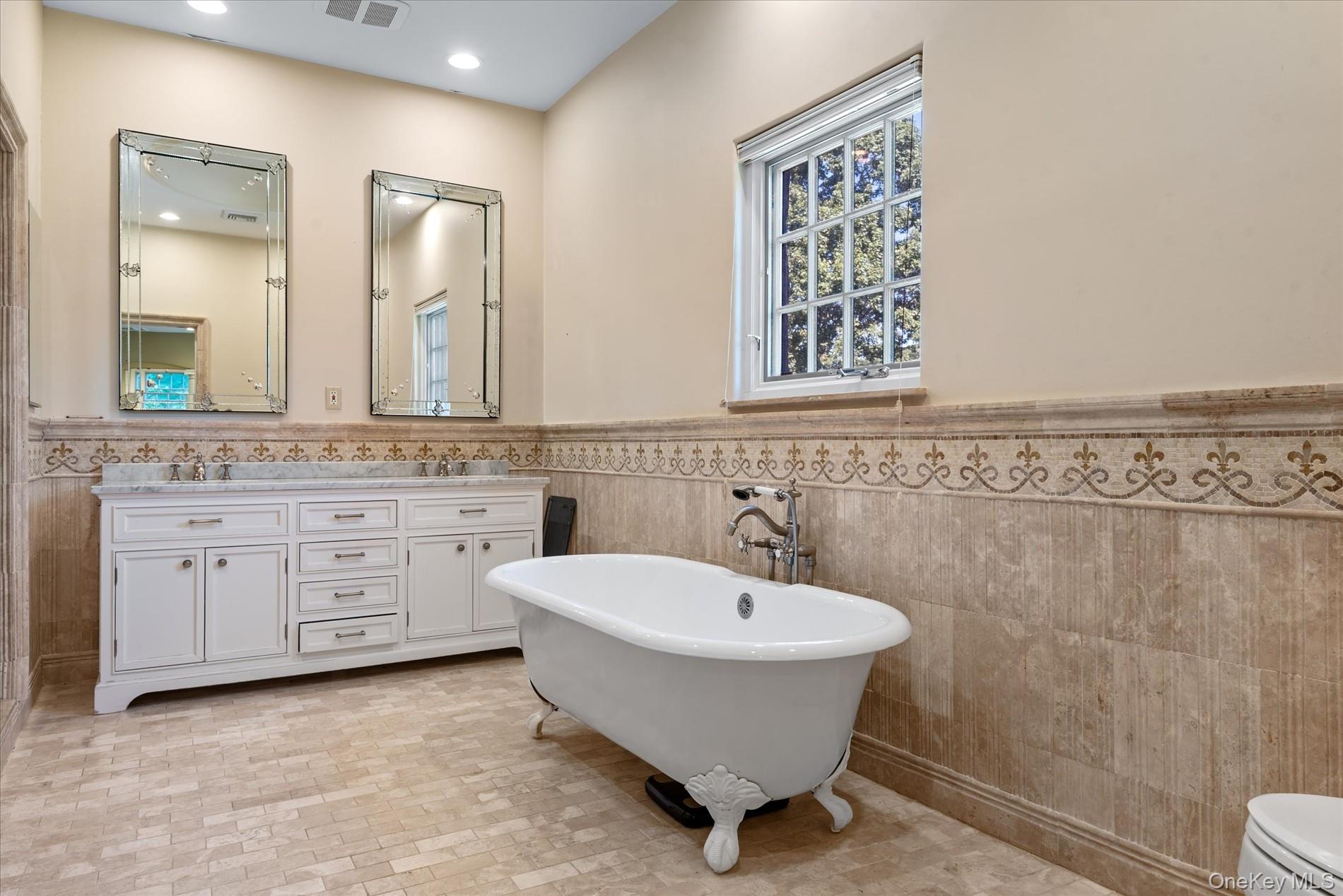 32 Wildwood Drive, Great Neck, NY 11024