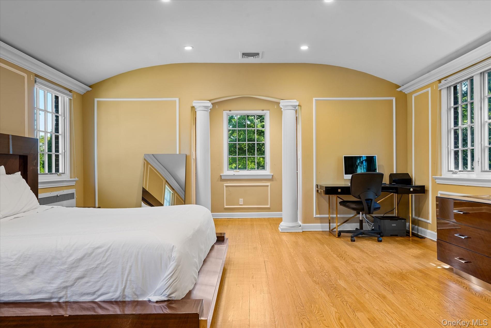 32 Wildwood Drive, Great Neck, NY 11024