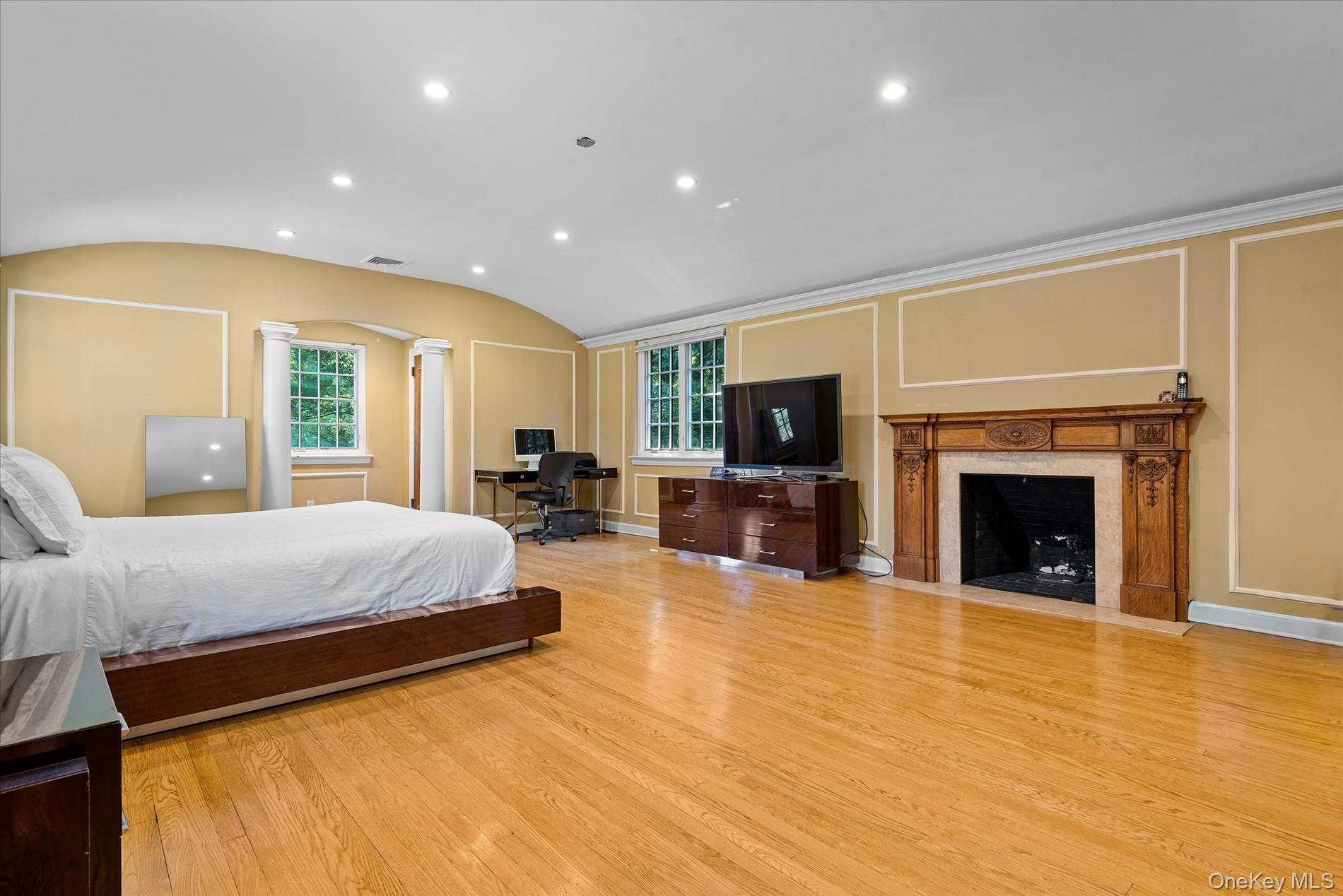 32 Wildwood Drive, Great Neck, NY 11024