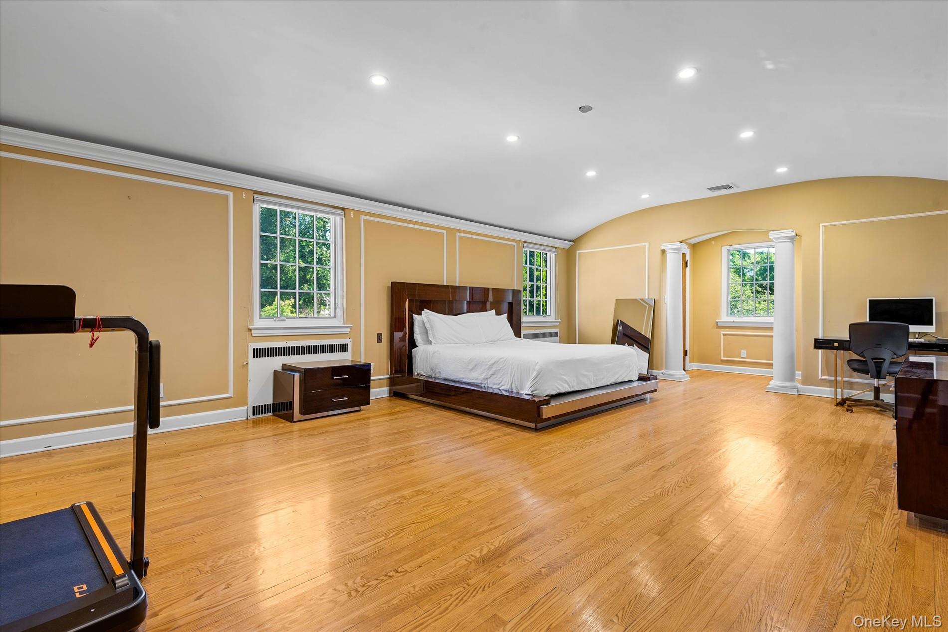 32 Wildwood Drive, Great Neck, NY 11024