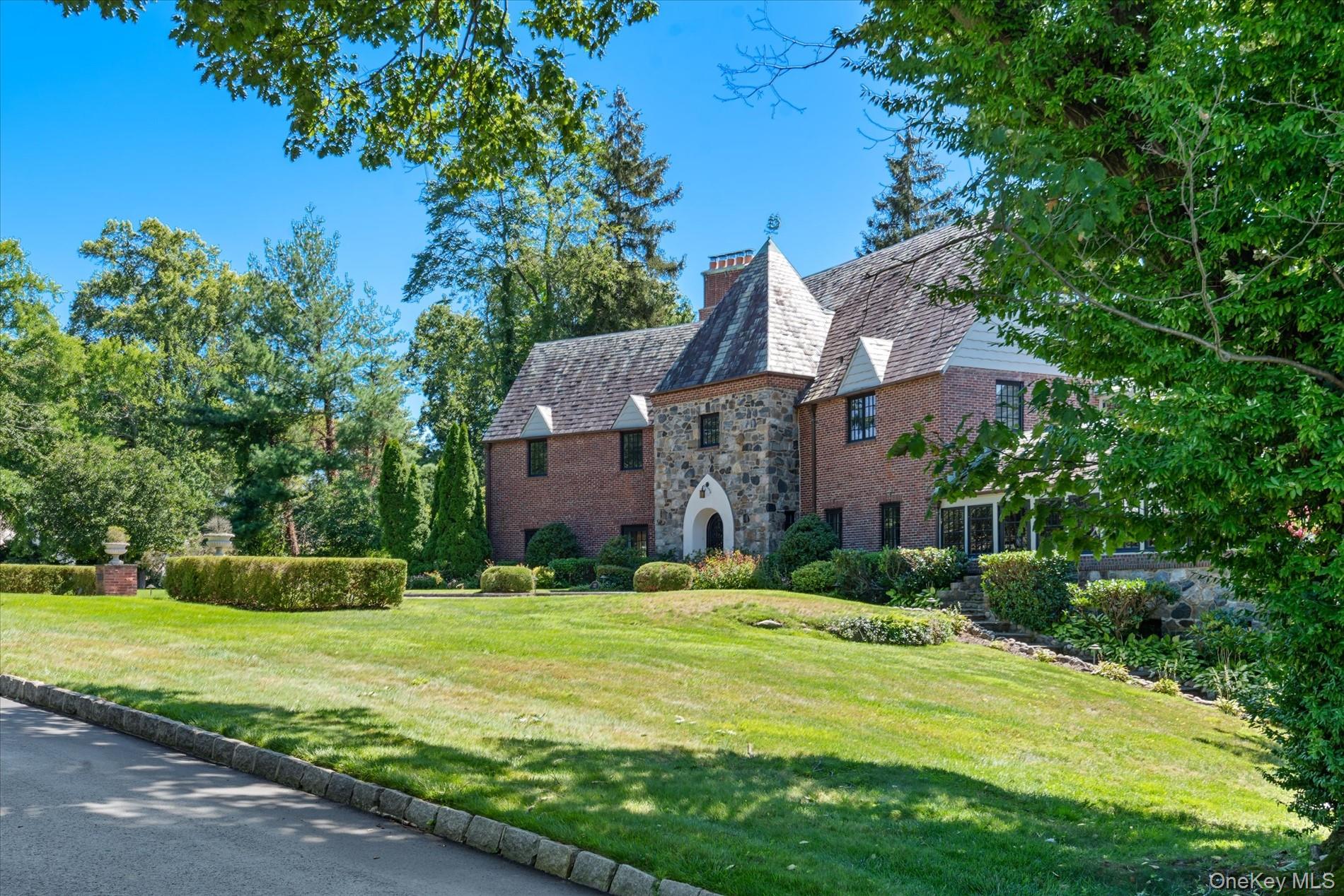 32 Wildwood Drive, Great Neck, NY 11024