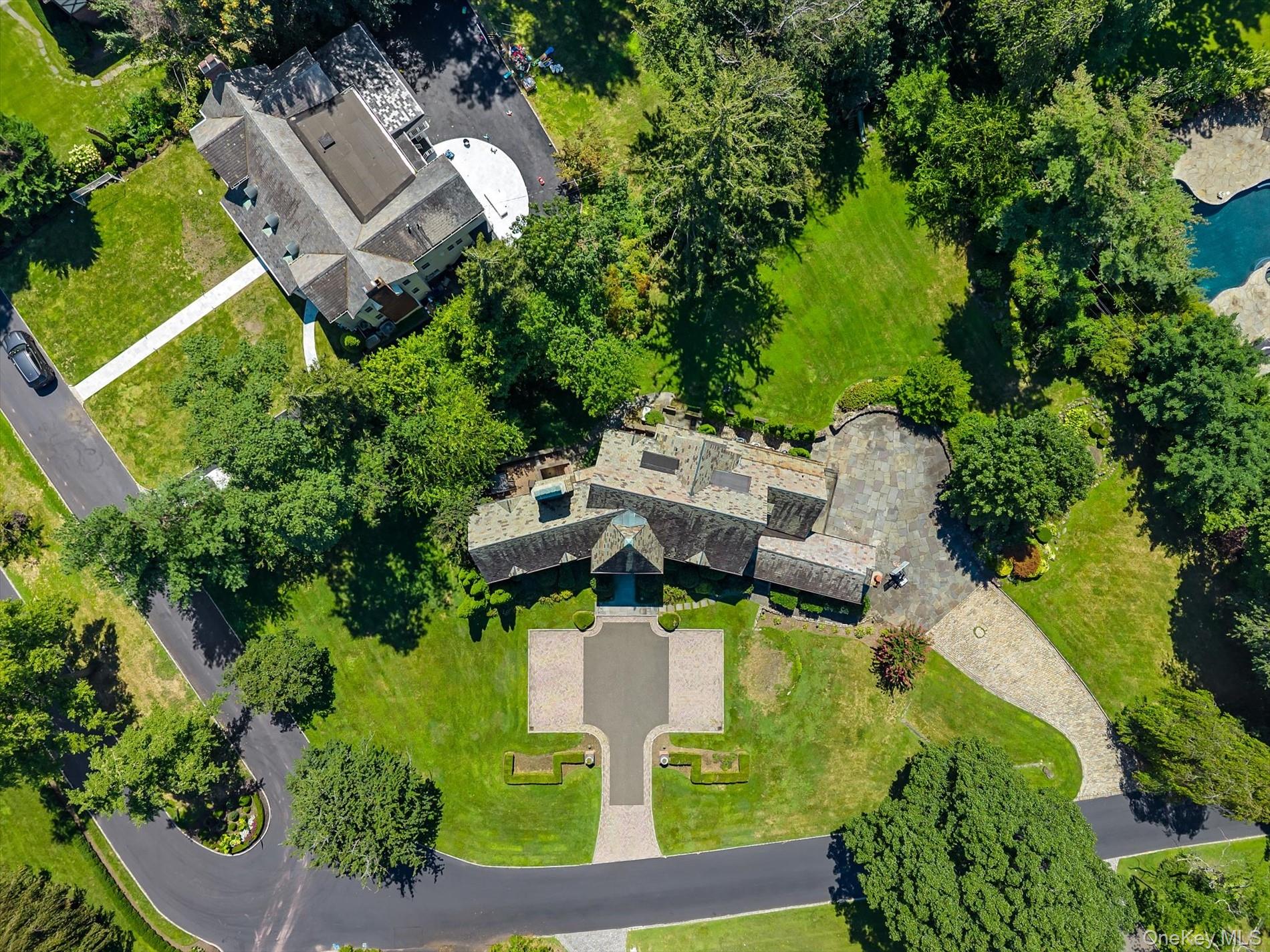 32 Wildwood Drive, Great Neck, NY 11024