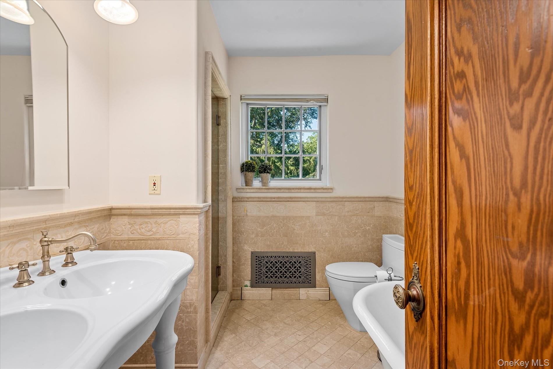 32 Wildwood Drive, Great Neck, NY 11024