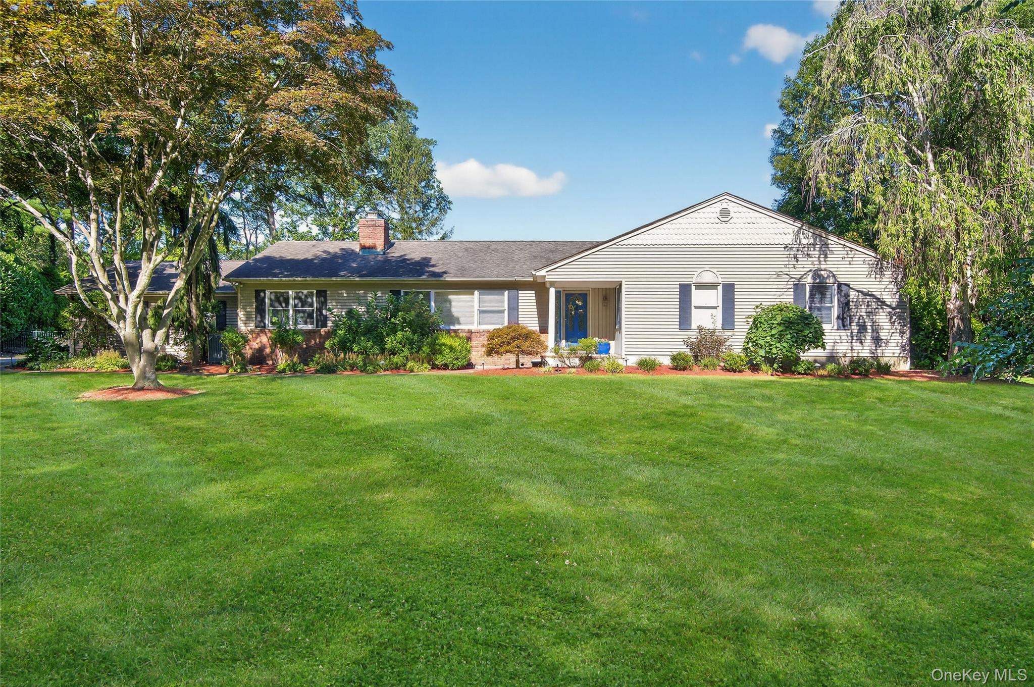 15 Bonnie Drive, Northport, NY 11768