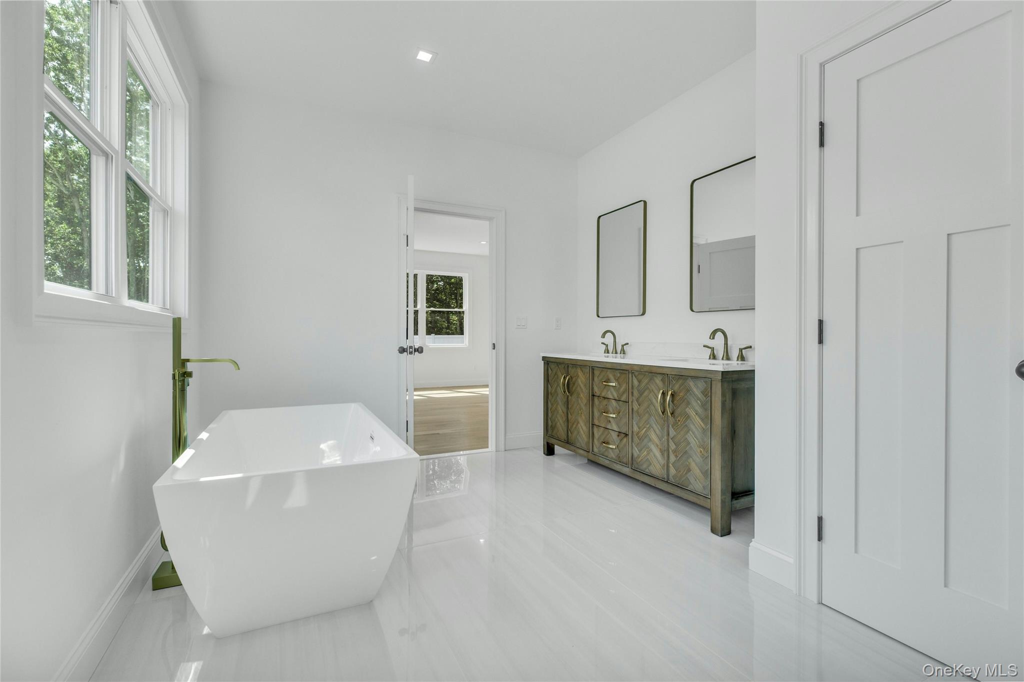 30 Sandpiper Lane, East Quogue, NY 11942