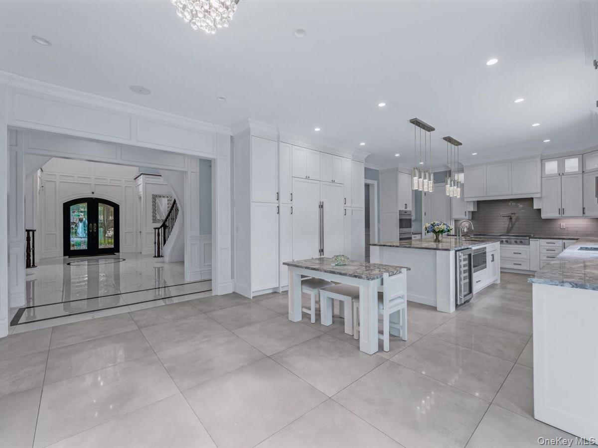 1 Harriman Drive, Sands Point, NY 11050