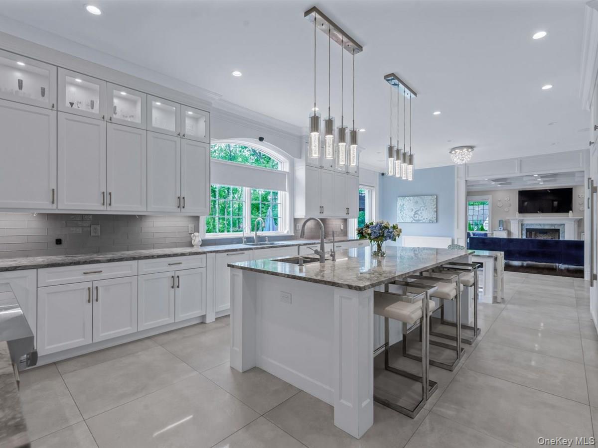 1 Harriman Drive, Sands Point, NY 11050