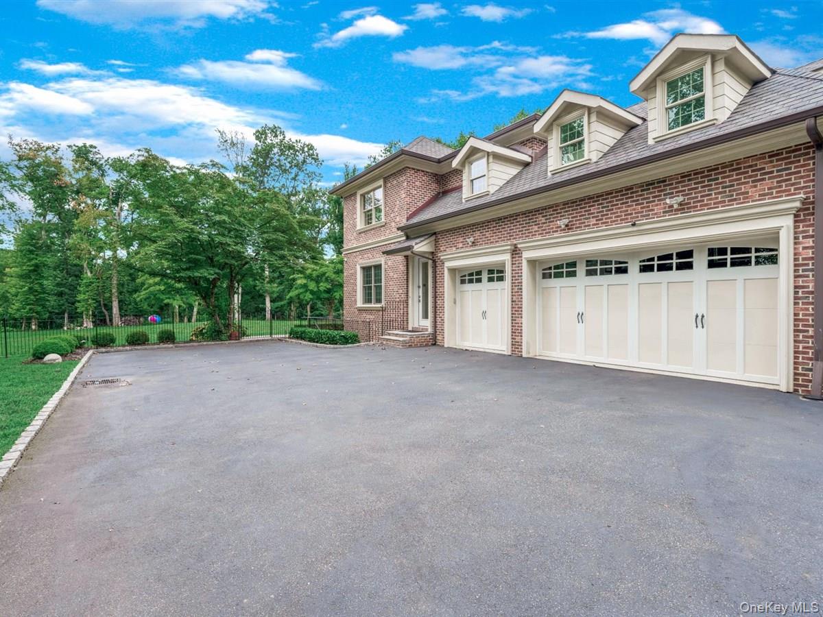 1 Harriman Drive, Sands Point, NY 11050