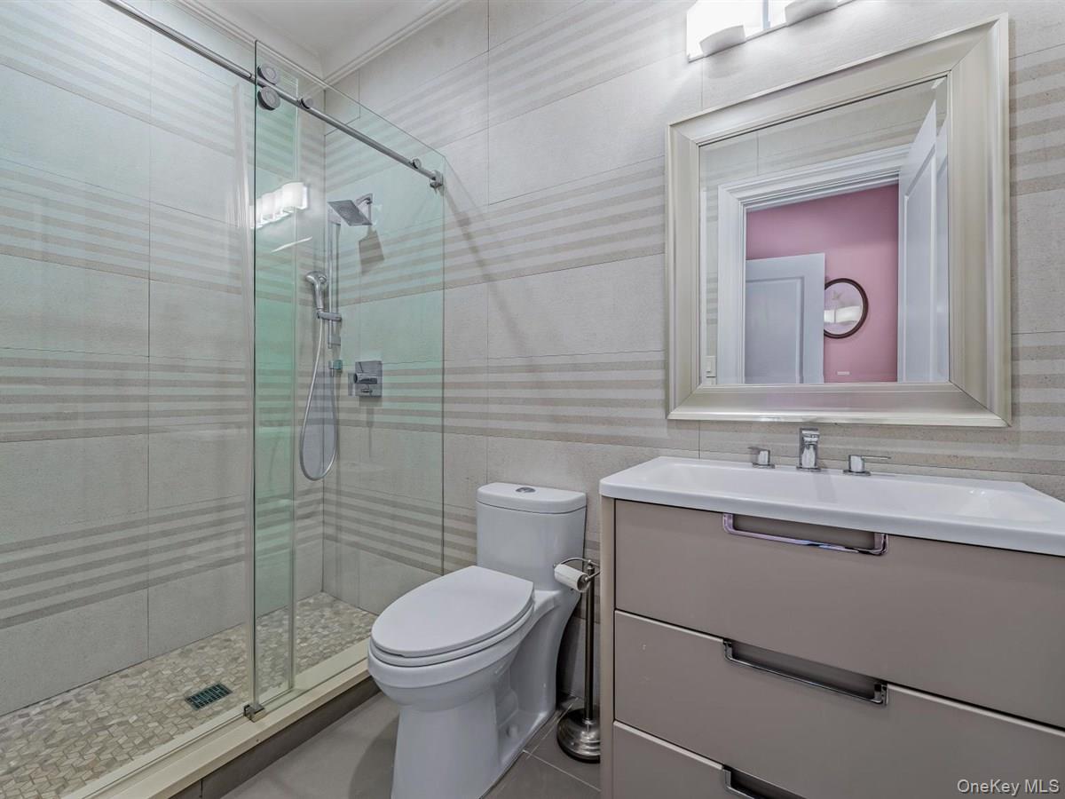 1 Harriman Drive, Sands Point, NY 11050