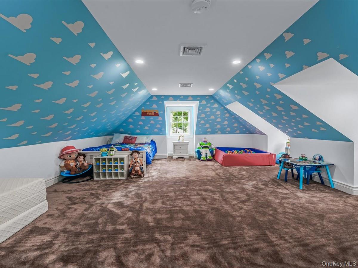 1 Harriman Drive, Sands Point, NY 11050