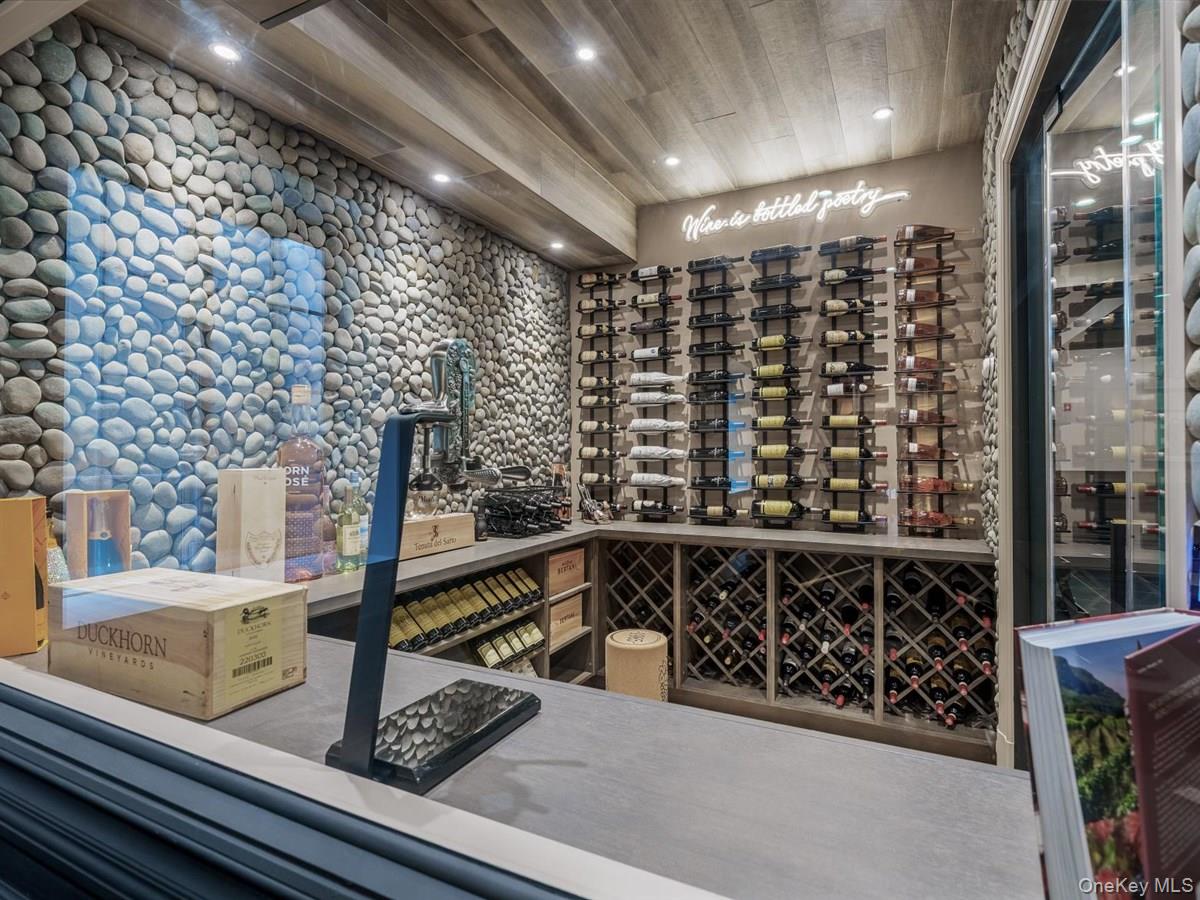 1 Harriman Drive, Sands Point, NY 11050