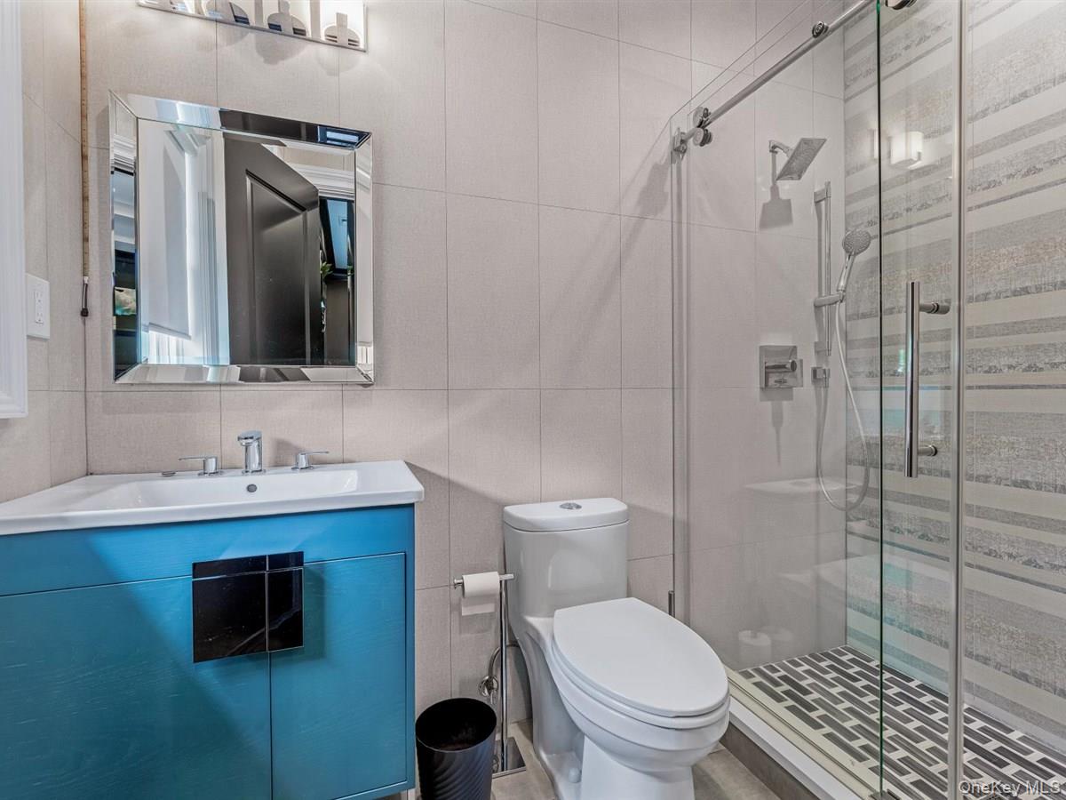 1 Harriman Drive, Sands Point, NY 11050