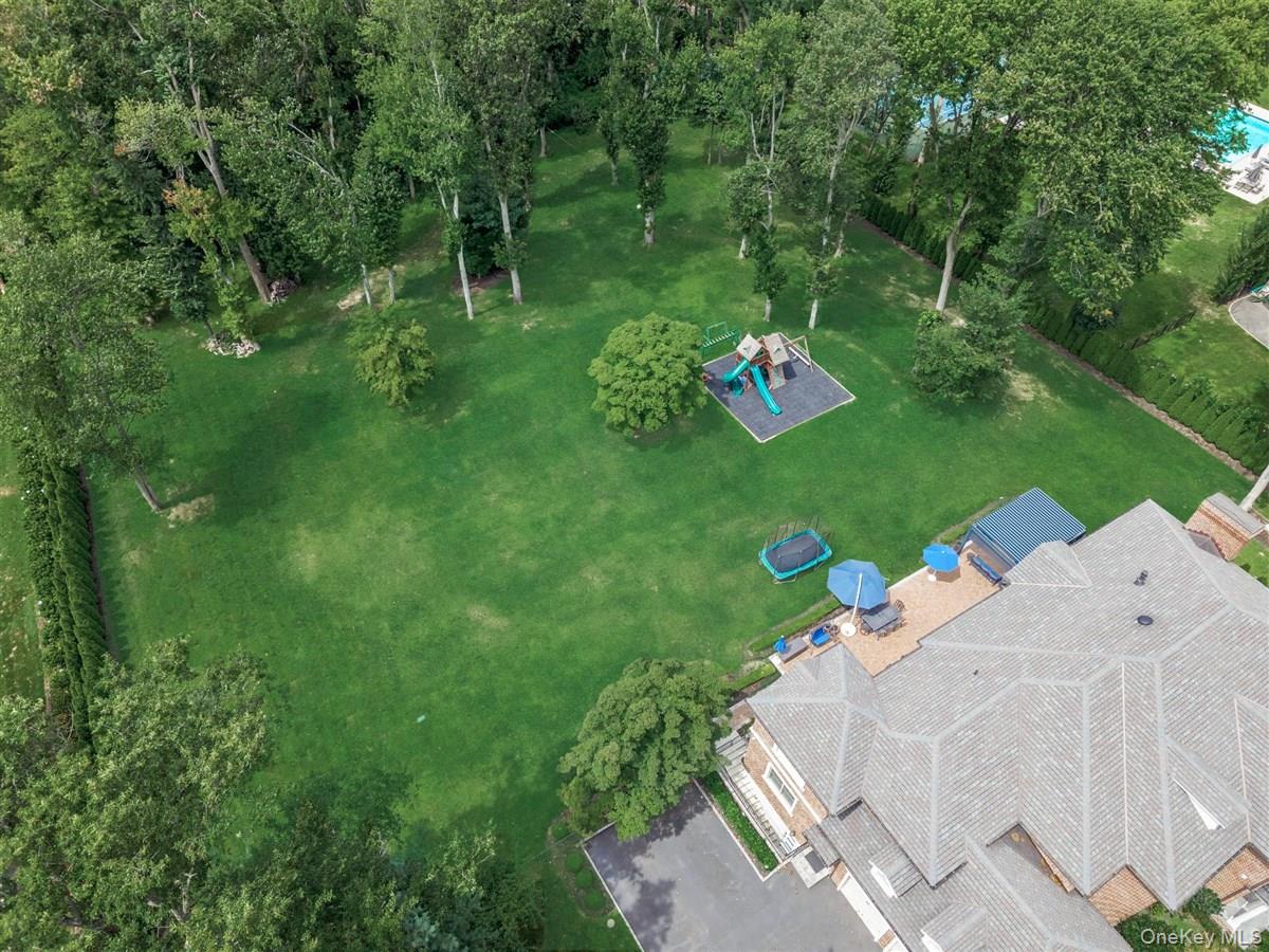 1 Harriman Drive, Sands Point, NY 11050