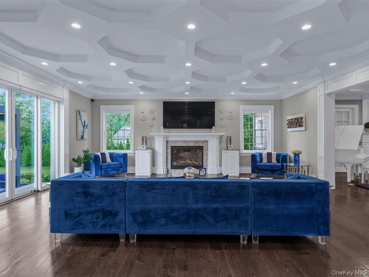 1 Harriman Drive, Sands Point, NY 11050