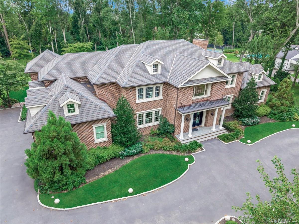 1 Harriman Drive, Sands Point, NY 11050