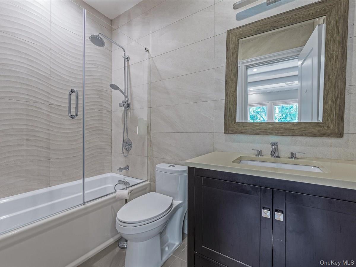 1 Harriman Drive, Sands Point, NY 11050