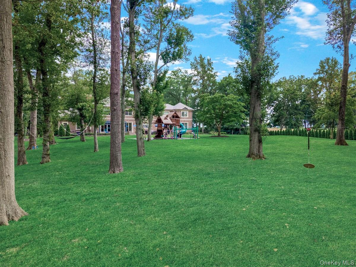 1 Harriman Drive, Sands Point, NY 11050