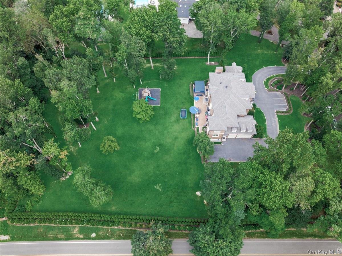 1 Harriman Drive, Sands Point, NY 11050