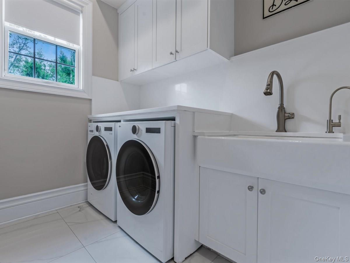 1 Harriman Drive, Sands Point, NY 11050