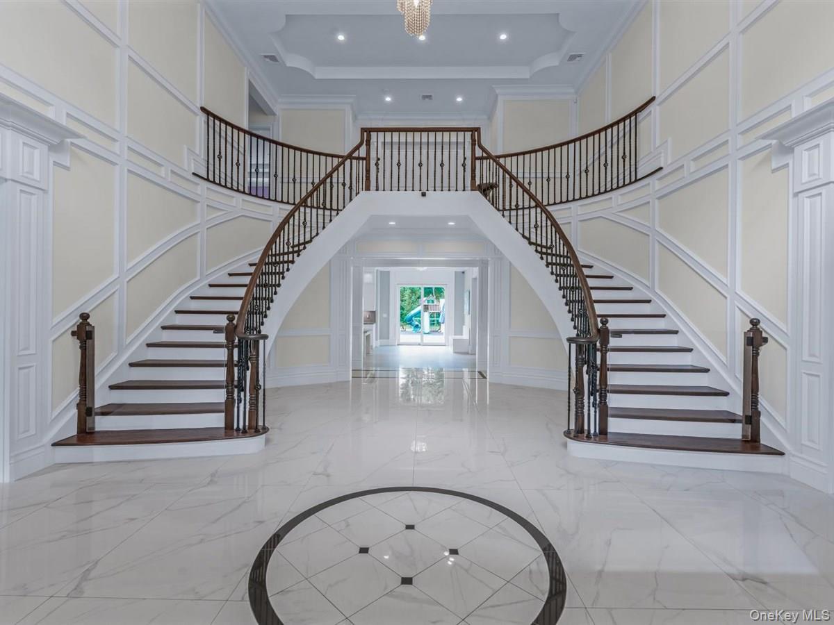 1 Harriman Drive, Sands Point, NY 11050